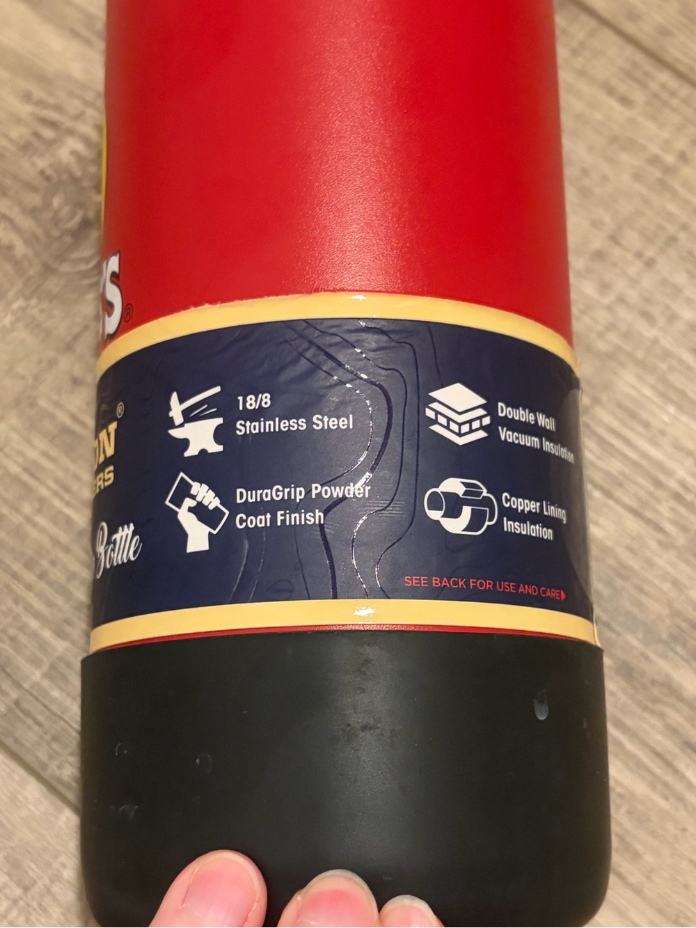 Buc-ee's Yukon Outfitters Red 32oz Water Bottle - Picture 3 of 7